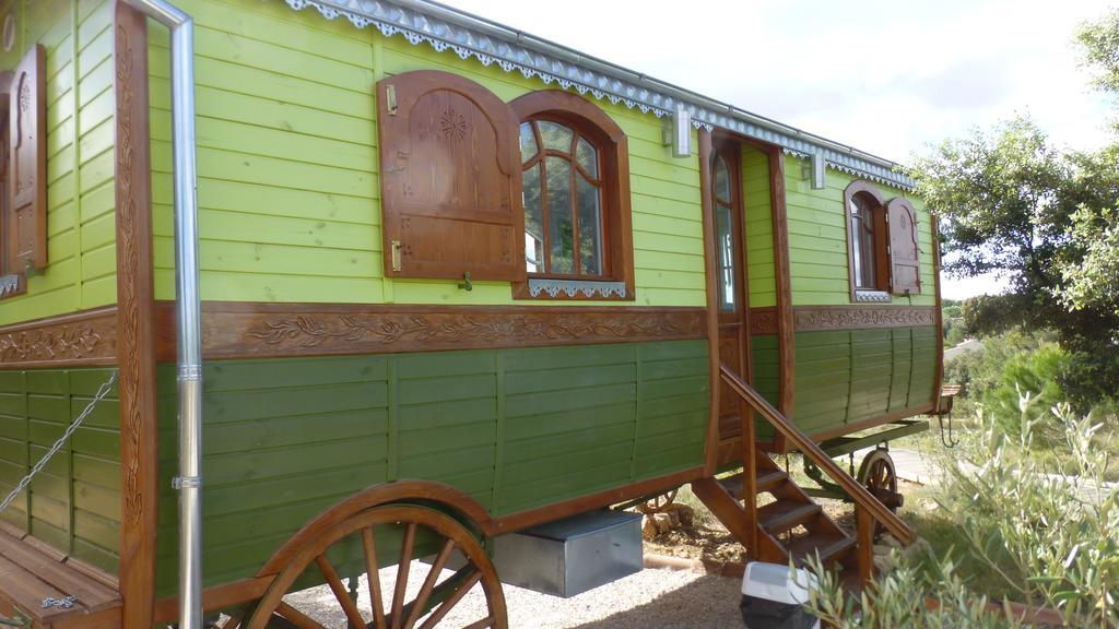 Les Hotes De La Combe Mouis Creissan Zimmer foto