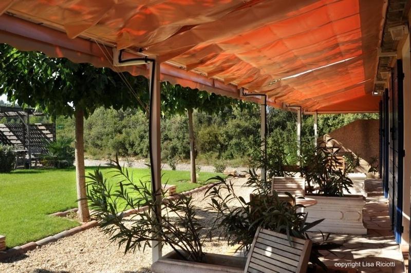 Les Hotes De La Combe Mouis Creissan Exterior foto