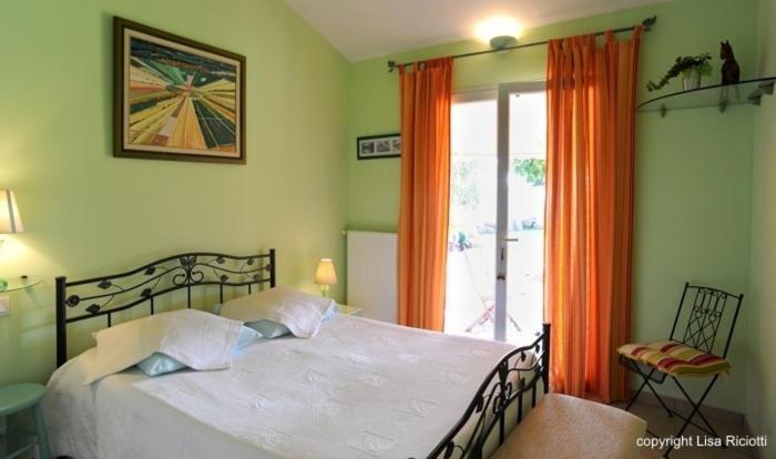 Les Hotes De La Combe Mouis Creissan Zimmer foto