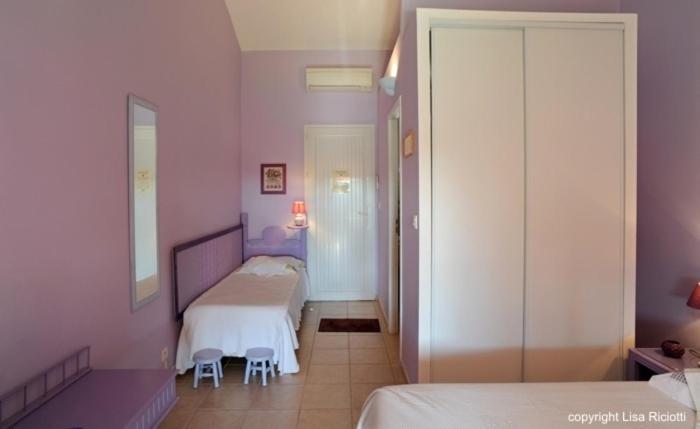 Les Hotes De La Combe Mouis Creissan Zimmer foto