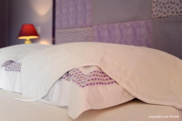Les Hotes De La Combe Mouis Creissan Zimmer foto