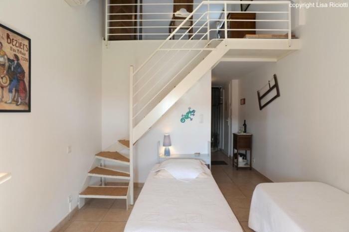 Les Hotes De La Combe Mouis Creissan Zimmer foto
